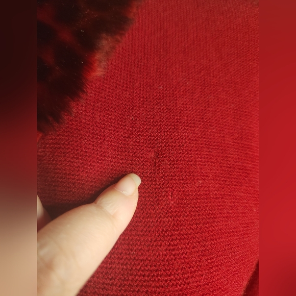 Faux-fur Leopard Print Collar/Cuffs - Women's Red Sweater - Picture 4 of 4